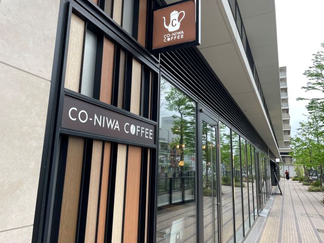 CO-NIWA COFFEE （コニワコーヒー）たまプラーザ店入口付近
