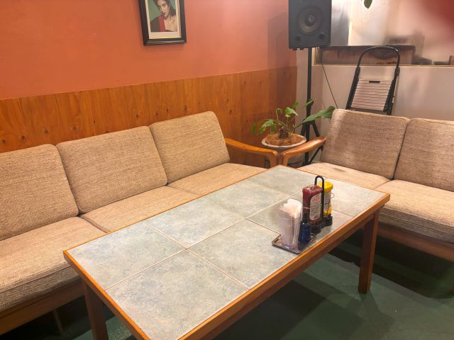 セントラルバーガーショップのソファー