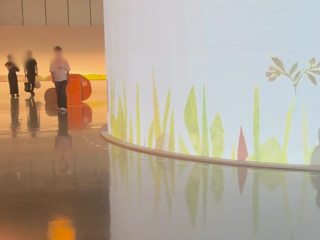 投影された動く絵本