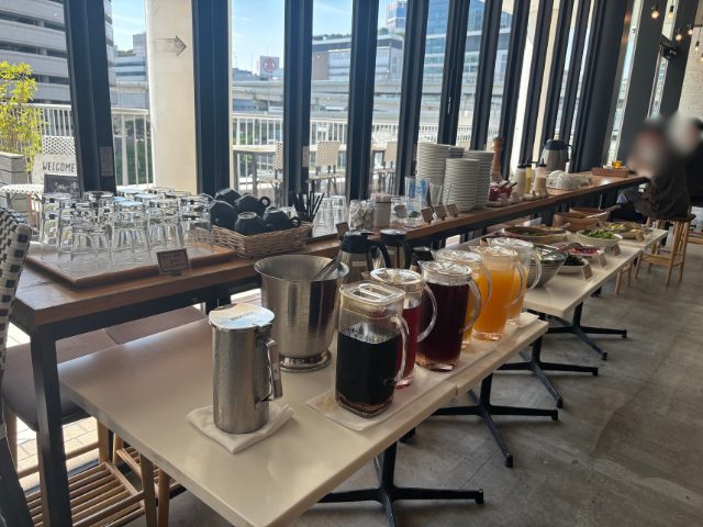 ドリンクバーとサラダバー