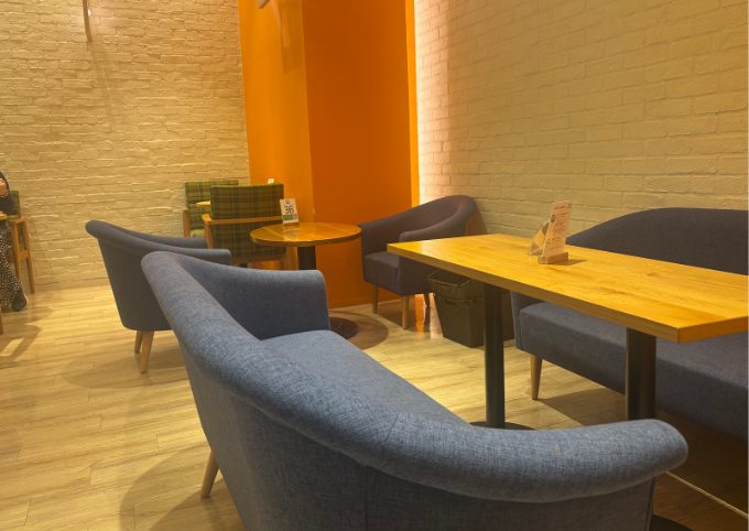 フレディカフェソファー席