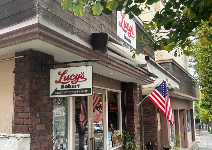 ルーシーズベーカリー外観