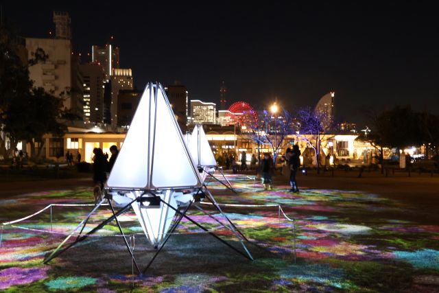 山下公園からみなとみらい地区を望む