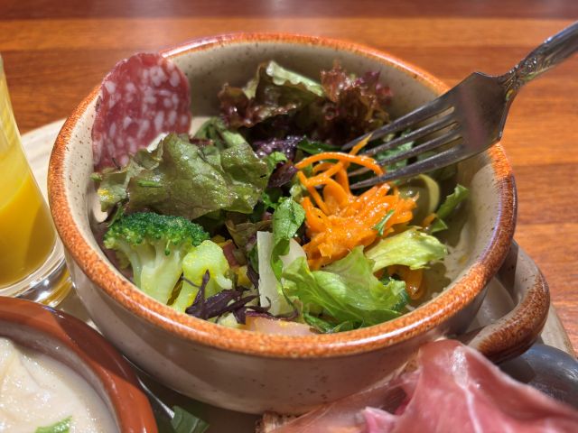 ブラッセリー・ラ・メゾンの有機野菜のサラダ