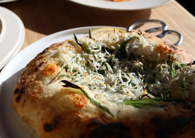 湘南しらすと九条ネギのアンチョビのピッツァ