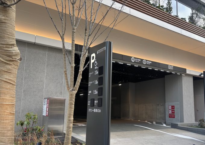BASEGATE横浜関内タワーの地下1階に駐車場