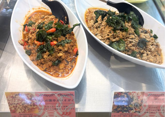 チャンロイ左:激辛ガパオ 右:ガパオ