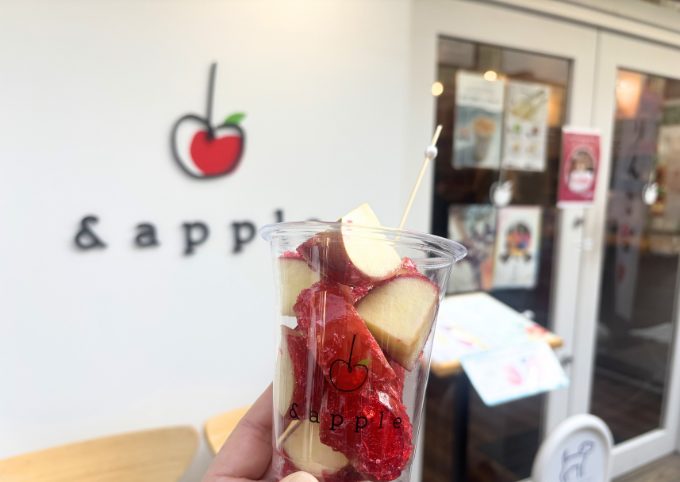 ＆appleの店頭とりんご飴Lサイズ