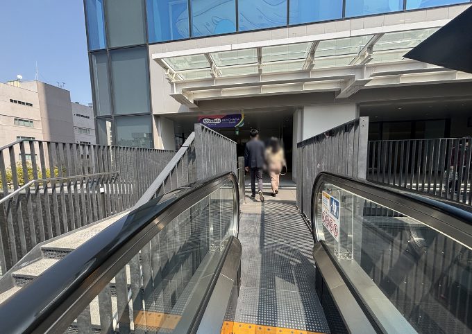 ワンダリア横浜は中央エレベーターに乗って3階へ