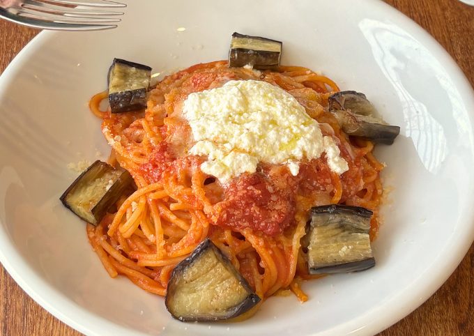 nagakutsuのなすとリコッタチーズのトマトソースパスタ