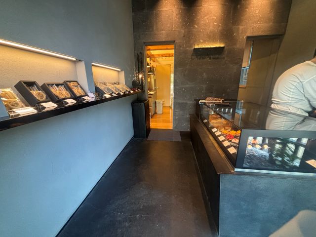 リストワール ヤマモトの店内